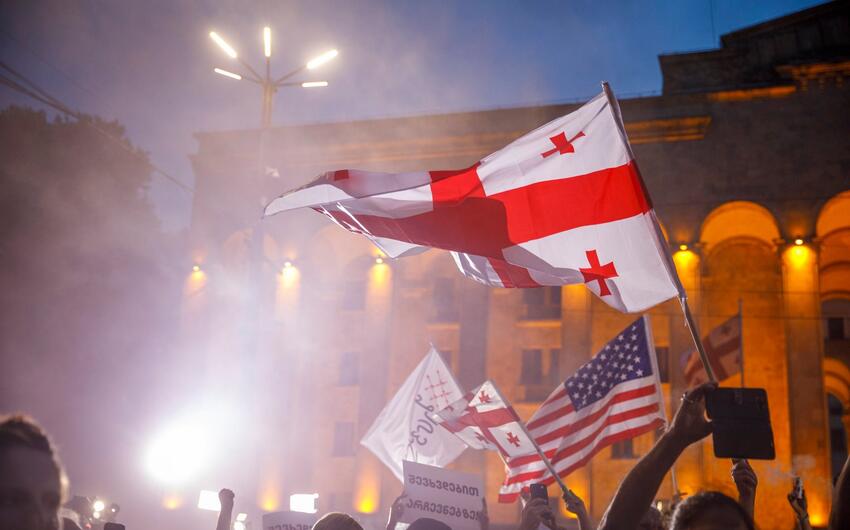 Gürcüstanda hakimiyyəti devirməyə çağırış edildi:
