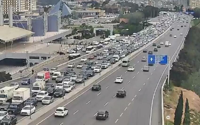 Bakının bu yollarında sıxlıq var -