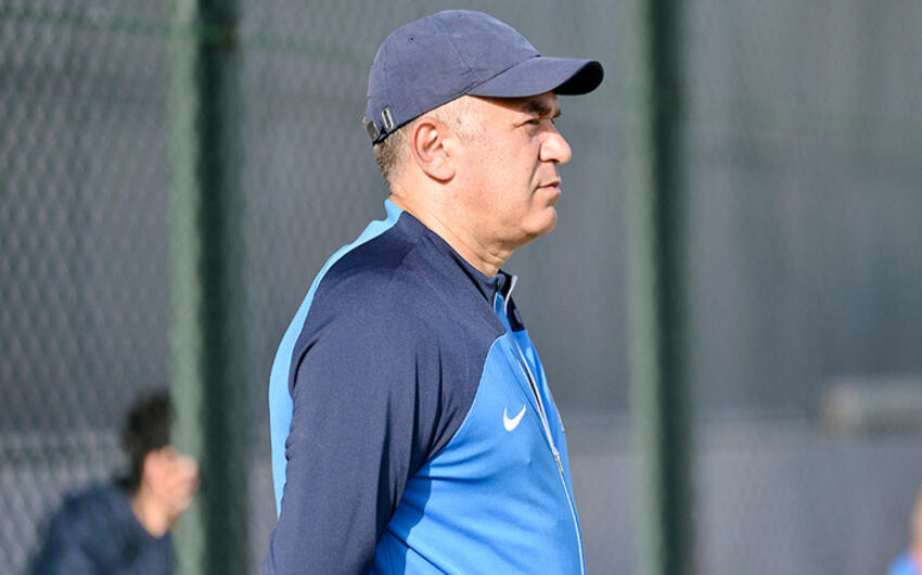 Azərbaycan millisinin baş məşqçisi: Güclü komandalarla qarşılaşmağın tərəfdarıyam