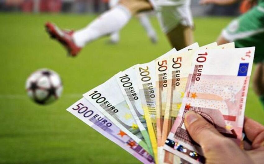 Rusiya klubunun sahibi hakimlərə rüşvət verdi