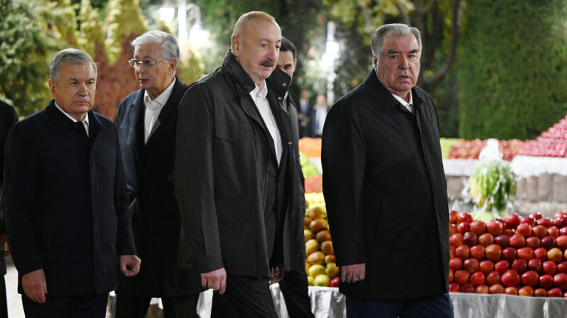 İlham Əliyev Düşənbədə dövlət başçılarının qeyri-rəsmi şam yeməyində iştirak edir