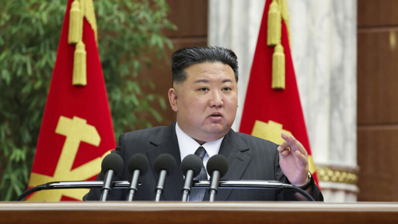 Kim Çen In Medvedevlə görüşdü