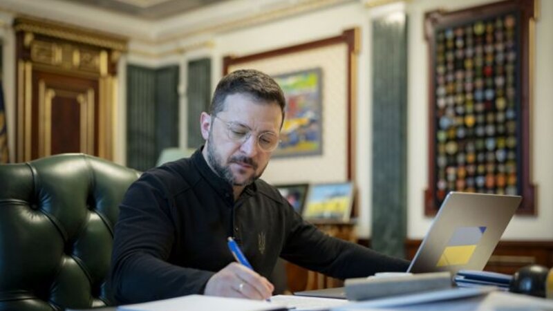 Azarov: ABŞ Zelenskini əvəz edəcək şəxsi axtarır