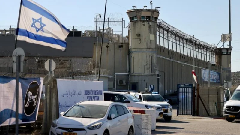 Fələstinli məhbuslar israilli girovlardan sonra azad ediləcək