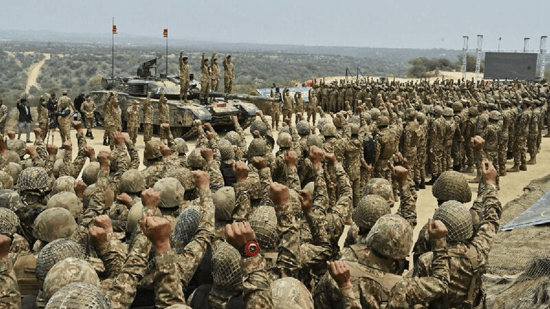 Pakistan ordusu döyüşə hazır vəziyyətə gətirildi