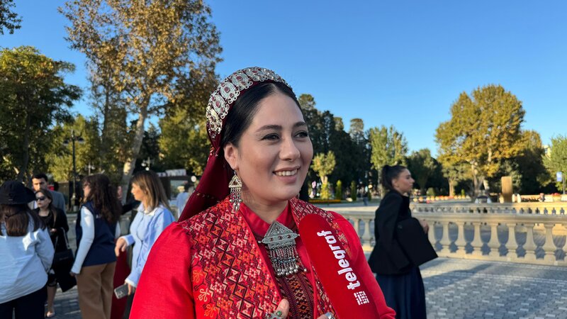 Türkmənistanlı müğənni: Prezident Gülyanaq Məmmədovanın mahnılarını dinləyir