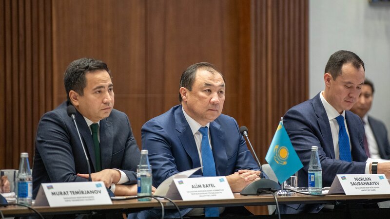 Qazaxıstanlı nazir:  Orta dəhliz üzrə daşımaların həcmi üç dəfə artıb