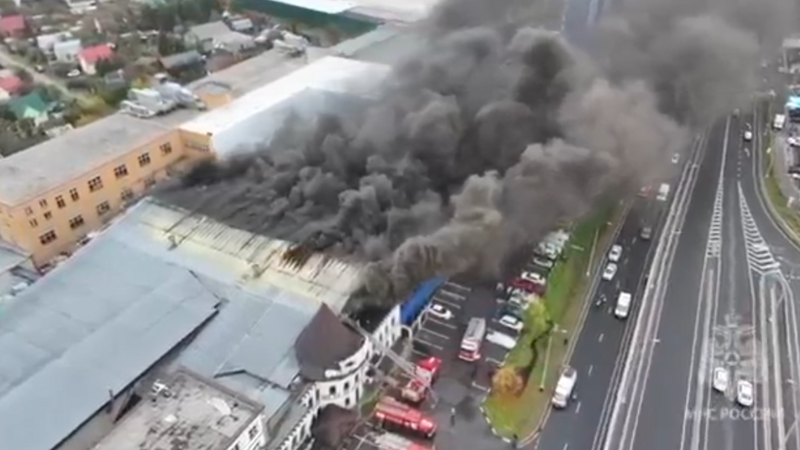 Moskvada avtomobil yağları istehsal edən müəssisədə yanğın baş verdi -