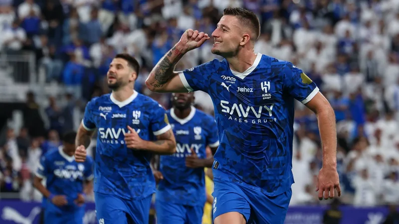 "Qalatasaray" və "Fənərbağça" ulduz futbolçu üçün hərəkətə keçdi