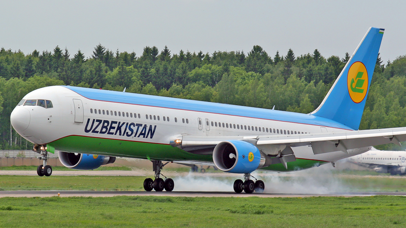 "Uzbekistan Airways” aviaşirkətinə məxsus təyyarə Bakıya məcburi eniş edib