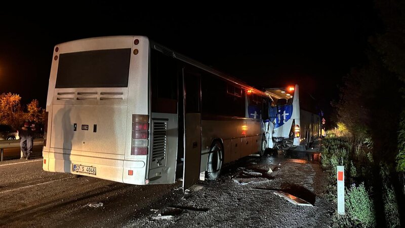 Türkiyədə iki avtobus toqquşdu:
