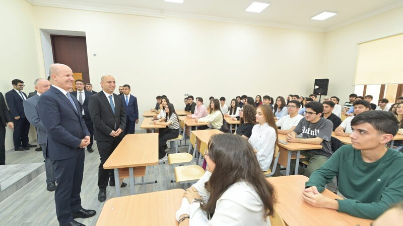 Emin Əmrullayev və Erol Özvar Türkiyə–Azərbaycan Universitetində tələbələrlə görüşüblər