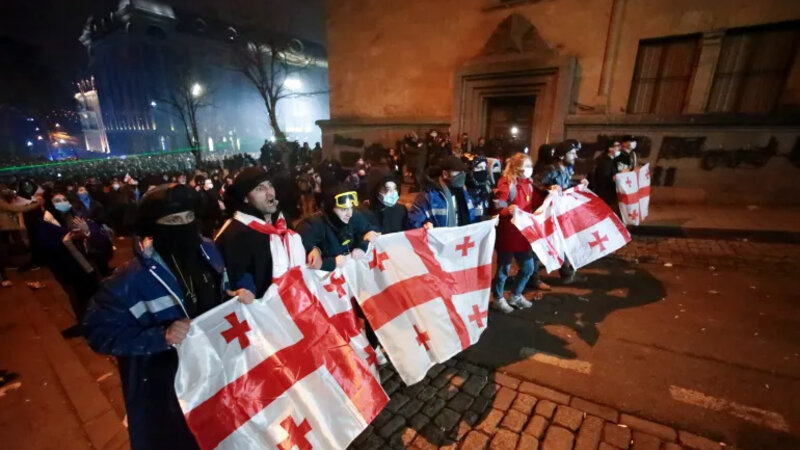 Tbilisidə daha 14 etirazçı saxlanıldı