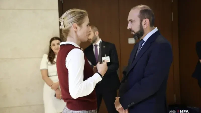 Mirzoyan Kallasla sülh sazişi və yolların açılmasını müzakirə etdi