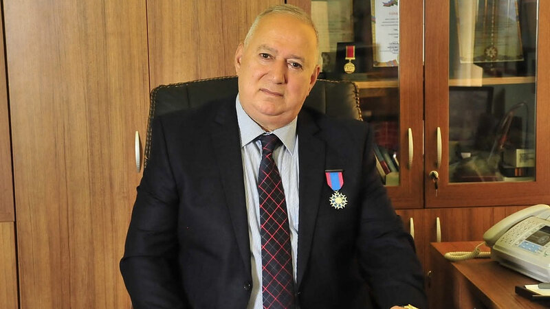 Teatr direktoru reanimasiyadan palataya köçürüldü