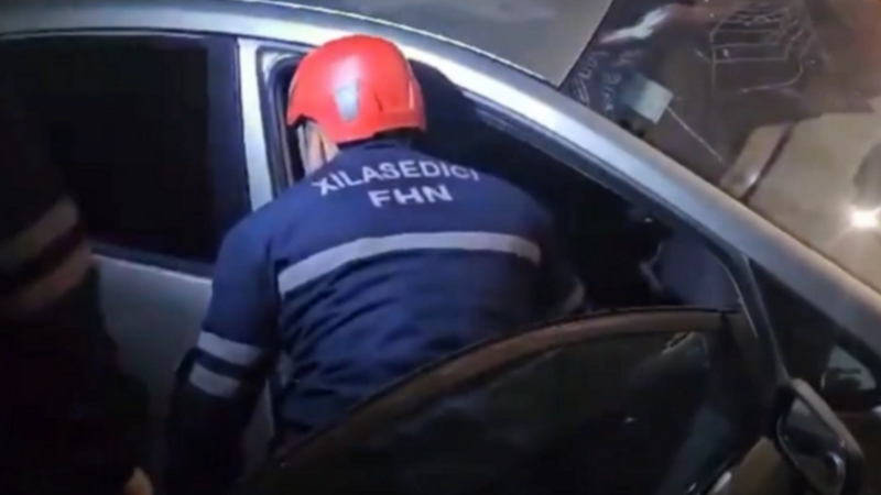 Şəkidə avtomobildə sıxılı vəziyyətdə qalan şəxslər xilas edildilər