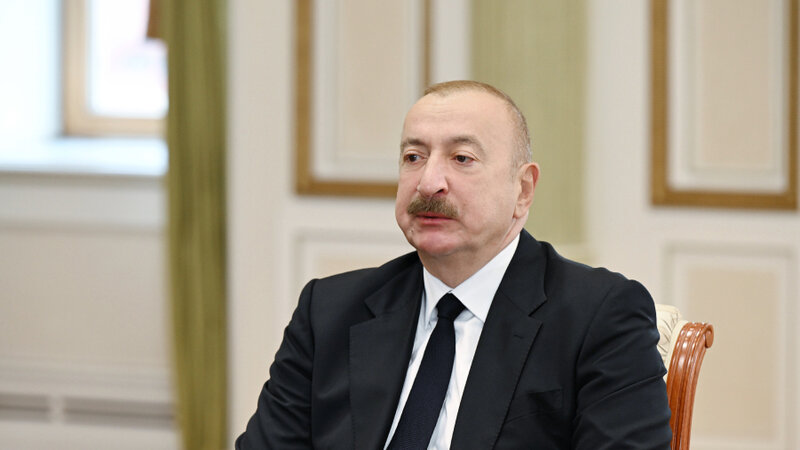 İlham Əliyev qırğız həmkarını Azərbaycana dövlət səfərinə dəvət edib