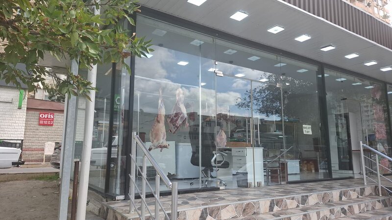 4652 heyvan kəsimi və ət satışı mağazasında keçirilən monitorinqin nəticəsi açıqlandı