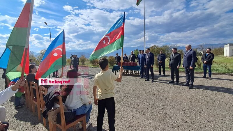 Xocalı rayonunun Təzəbinə kəndinə çatan ailələrə mənzillərin açarları təqdim olundu -