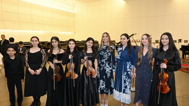 Heydər Əliyev Fondunun dəstəyi ilə alınan musiqi alətlərinin təqdimatı olub