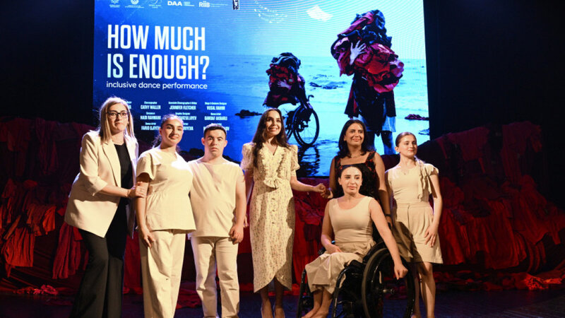 “Art Weekend” çərçivəsində “Nə qədər kifayətdir?” inklüziv rəqs tamaşası göstərildi -