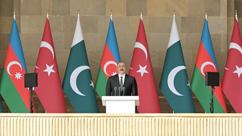 Prezident: Pakistan hərbçilərinin paradda iştirakı Azərbaycan, Türkiyə, Pakistan xalqlarının, ordularının birliyinin təzahürüdür