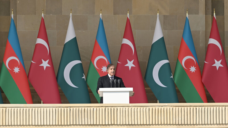 Şahbaz Şərif: Burada böyük vətənpərvərlik eşqi ilə möhtəşəm hadisəni qeyd edən güclü xalqı görürəm