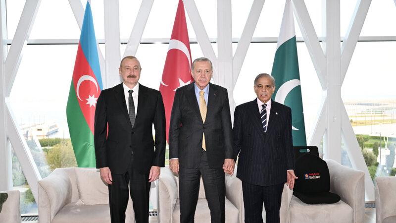 Azərbaycan, Türkiyə prezidentləri və Pakistanın Baş nazirinin üçtərəfli görüşü oldu -