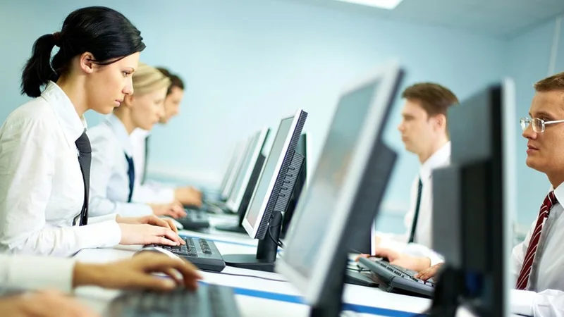 Azərbaycanda ən yüksək əməkhaqqı hansı sahələrdədir? -