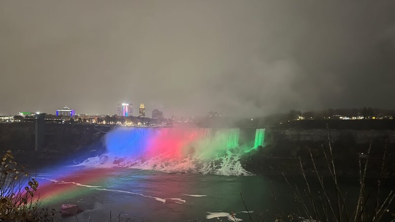 Niaqara şəlaləsi Azərbaycan bayrağının rəngləri ilə işıqlandırıldı -