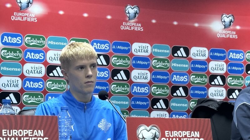 İslandiya millisinin kapitanı: