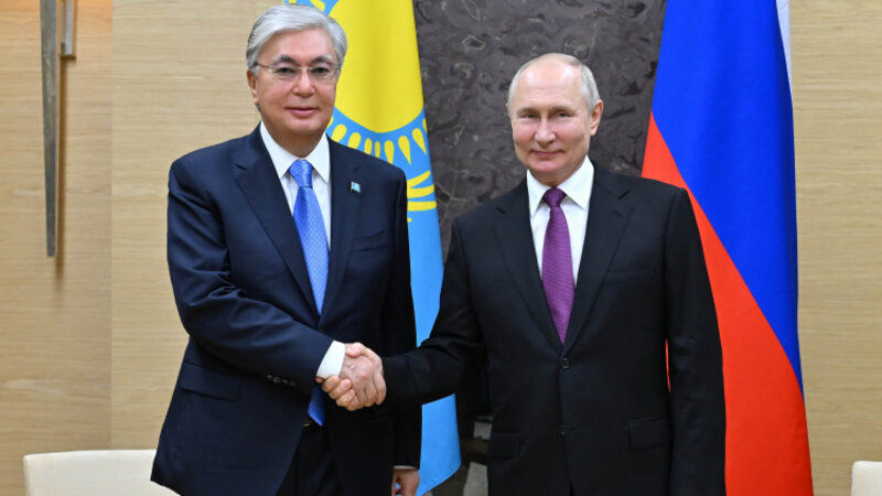 Putin və Tokayev arasında rəsmi danışıqlar başlayıb