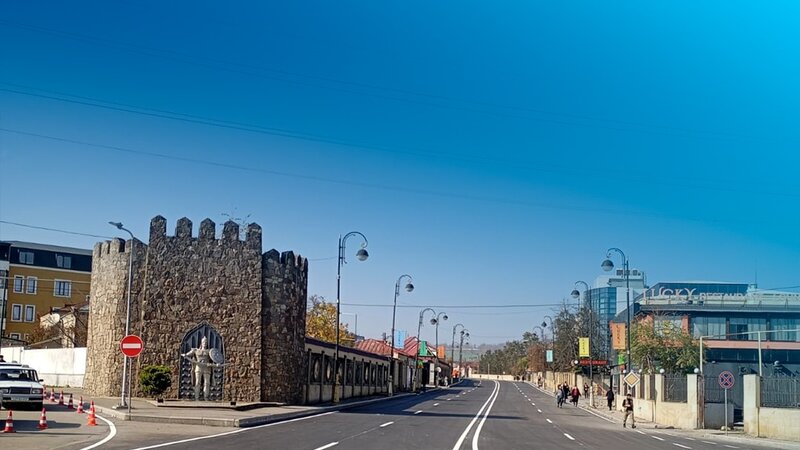 Quba şəhərində yol nişanlanma işləri aparılır