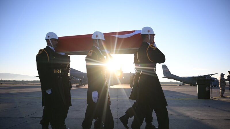 Təyyarə qəzasında şəhid olan hərbçilərlə Ankarada vida mərasimi keçirilir -