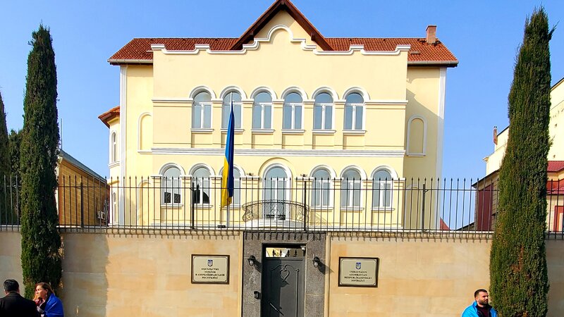 Kiyevə atılan Rusiya raketlərinin qəlpələri niyə həmişə bizim səfirliyi “tapır”? -