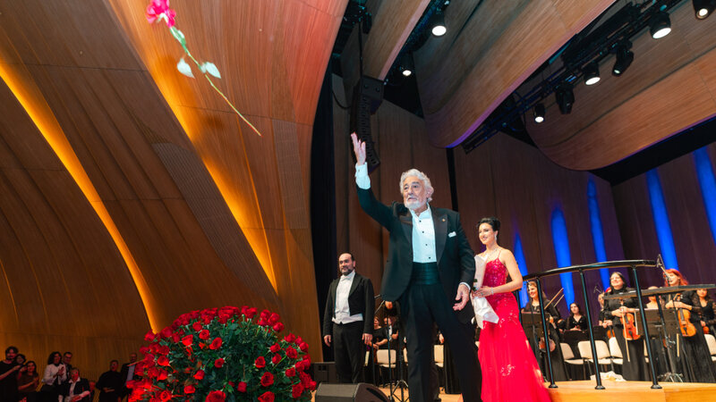 Əfsanəvi tenor Plasido Dominqo Heydər Əliyev Mərkəzində çıxış etdi -