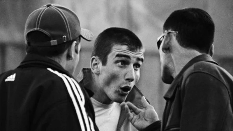 Mehdiabadda kafe sahibi hesab davası elədi, adam bıçaqladı –