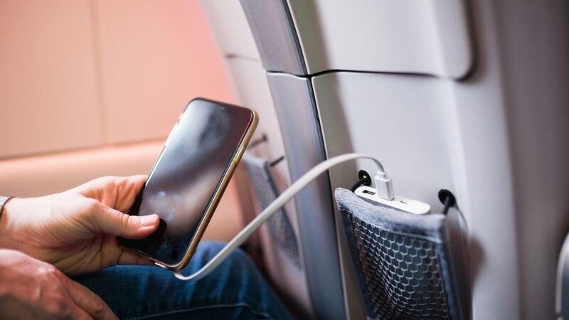 Təyyarələrdə smartfonlarla bağlı