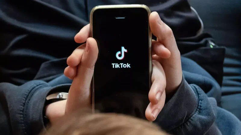 “Tik-tok”da canlı yayımda söyüş söyən 38 yaşlı kişi cəzalandırıldı