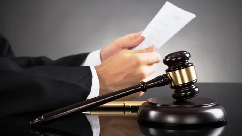 Şadlıq sarayının önündə havaya atəş açan şəxs cərimə edildi