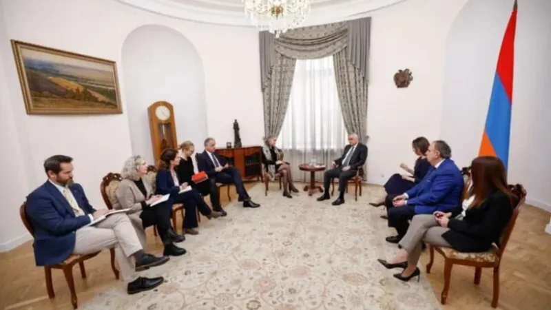 İrəvanda sərhədin delimitasiyası və yolların açılması müzakirə edildi