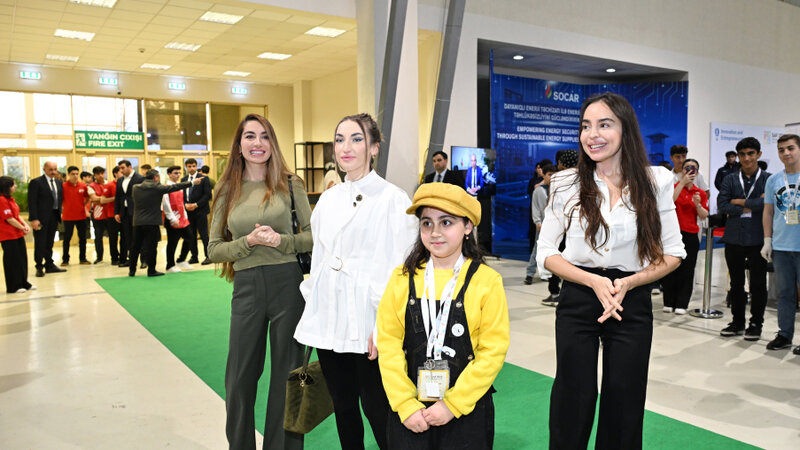 Leyla və Arzu Əliyevalar Festivalda -