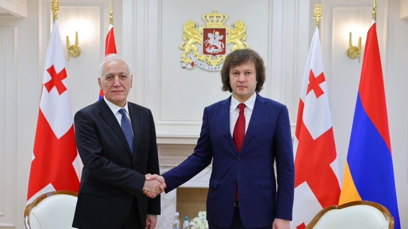İrakli Kobaxidze Vaaqn Xaçaturyanla görüşdü