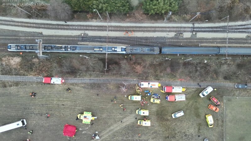 Çexiyada iki qatar toqquşdu: