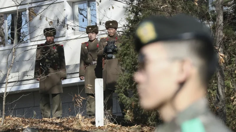 Şimali koreyalı hərbçilər Cənubi Koreya sərhədini pozdu