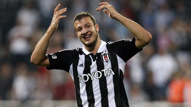 Keçmiş futbolçu “qırmızı bülleten”lə axtarışa verildi, 4 hakim həbs olundu