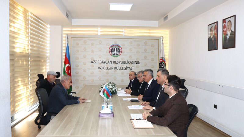 Vəkillər Kollegiyasının rəhbərliyi şikayətçiləri dinlədi -