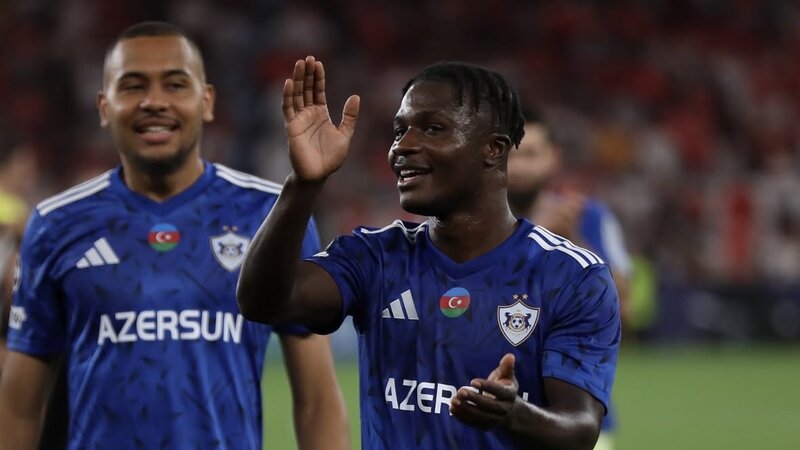 “Qarabağ”ın futbolçusu qırmızı almamasını şərh etdi -