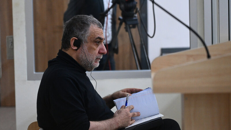 "Kəlbəcərdə düşmən tərəfindən açılmış atəş nəticəsində güllə yarası aldım" -