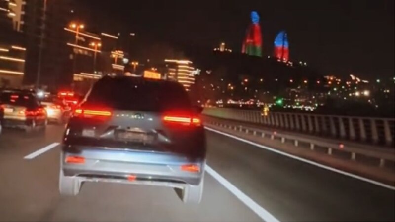 Bakıda nömrəsiz avtomobil idarə edən qazi saxlanıldı